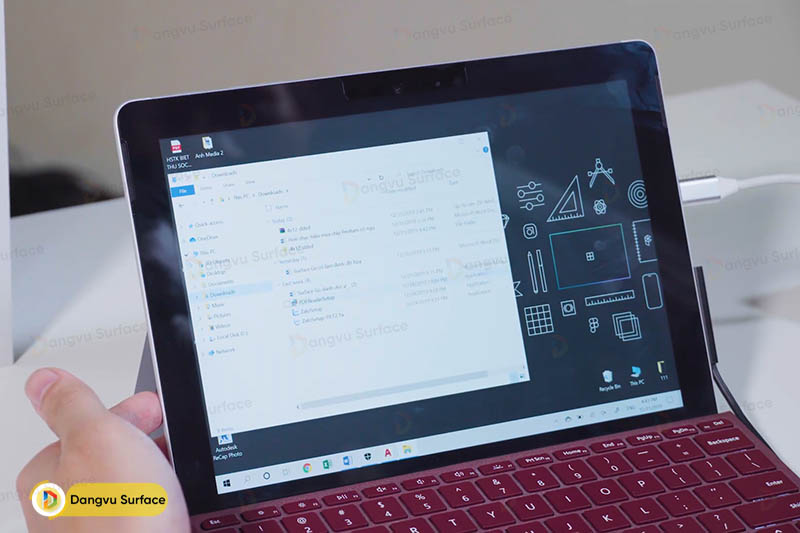 8/128 là cấu hình cơ bản của Surface Go