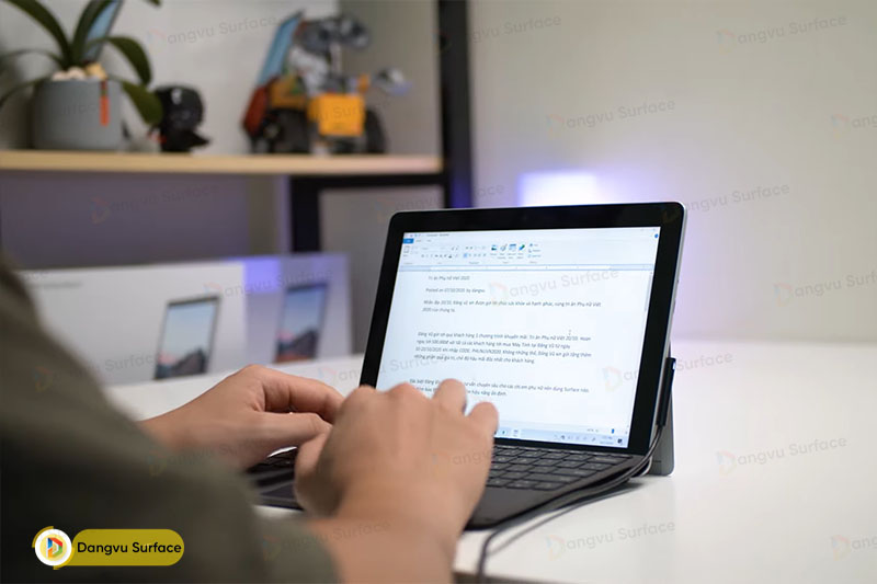 Chiếc máy này chạy Windows 10 bản quyền nên hoạt động khá ổn định trong mọi công việc
