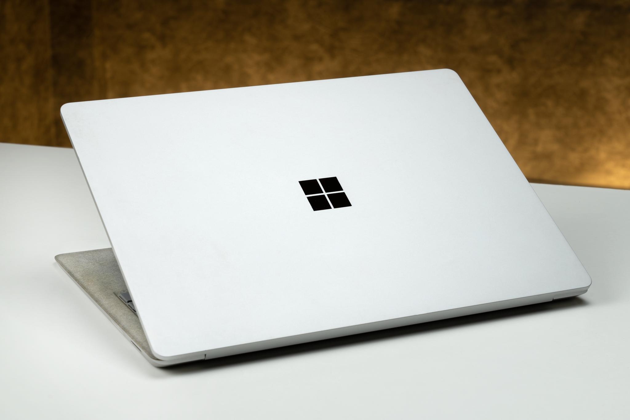 Surface Laptop 2 có gì nổi bật khi So Sánh với các dòng Laptop khác