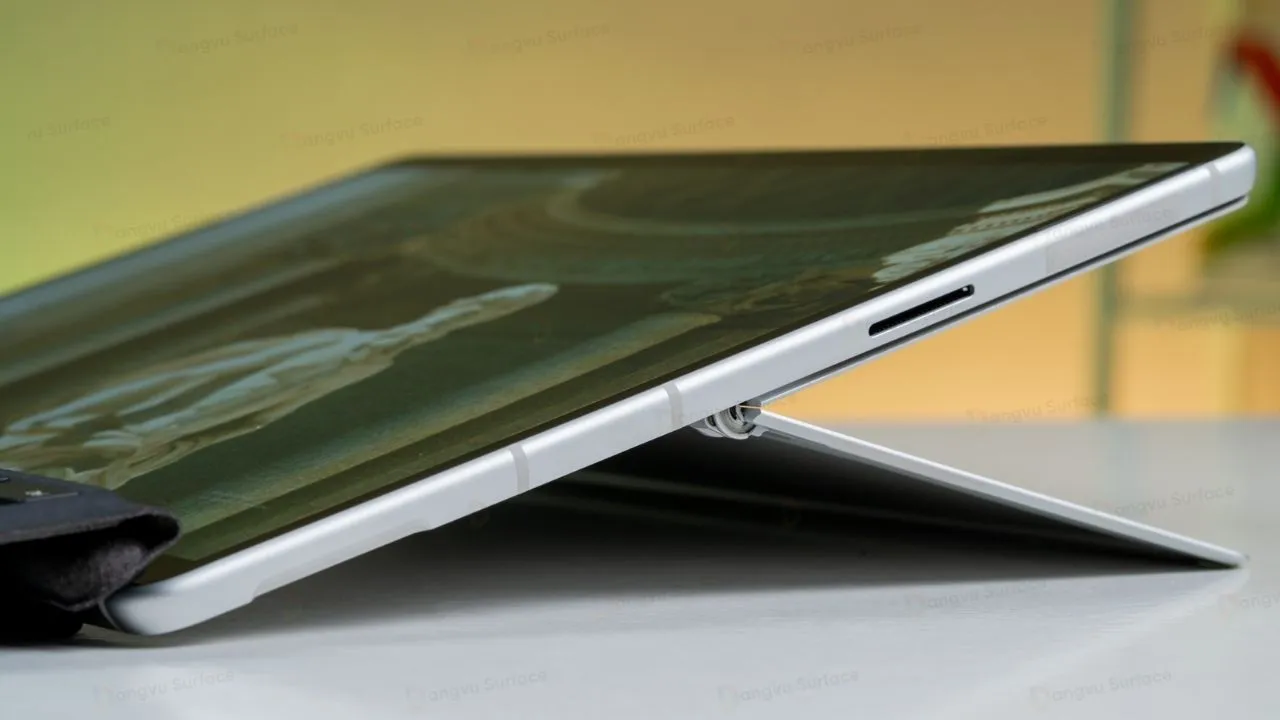 Làm việc với đồ hoạ siêu tiện lợi trên Surface Pro 9