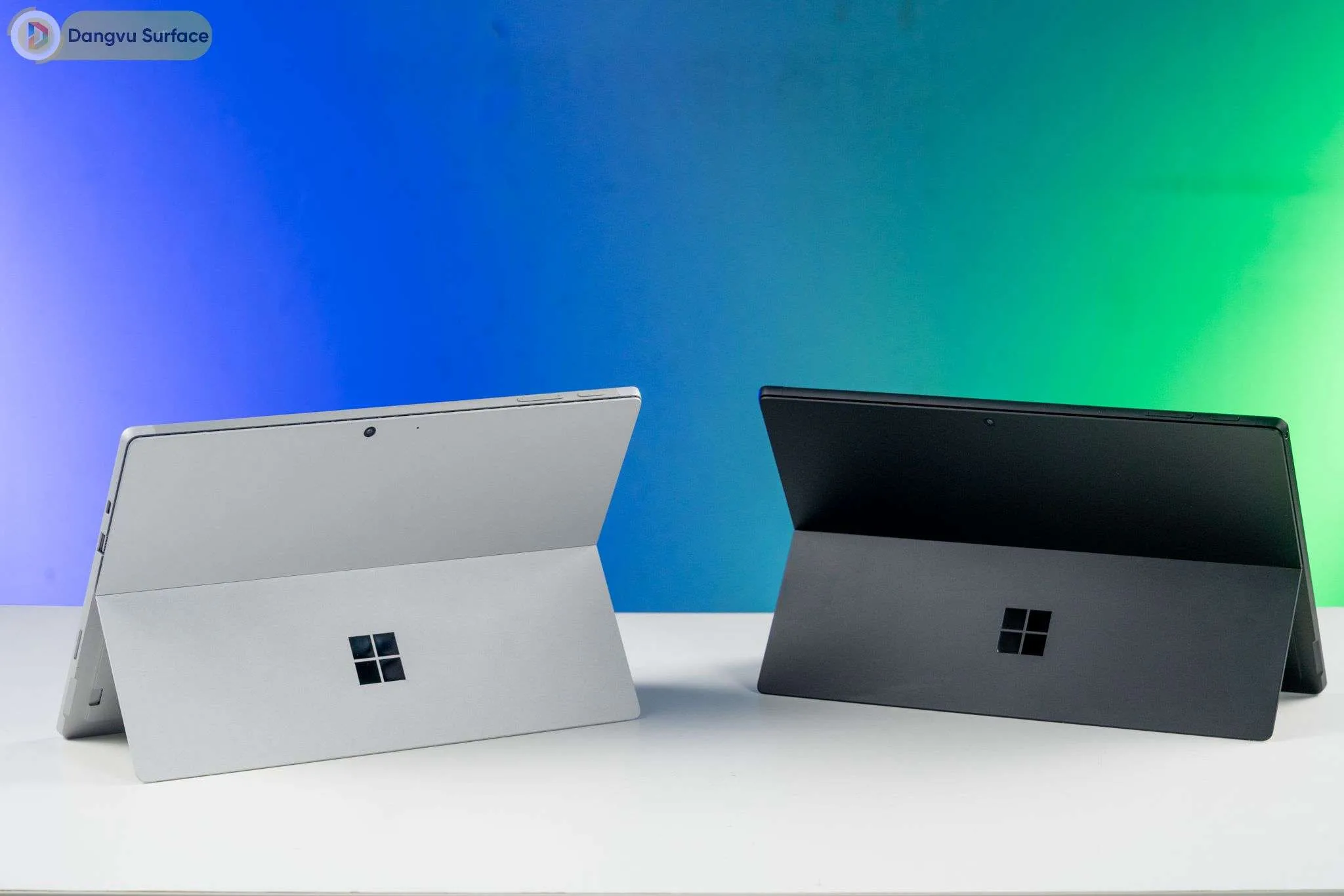 Thiết kế này giúp Surface Pro dễ dàng bỏ vào túi xách