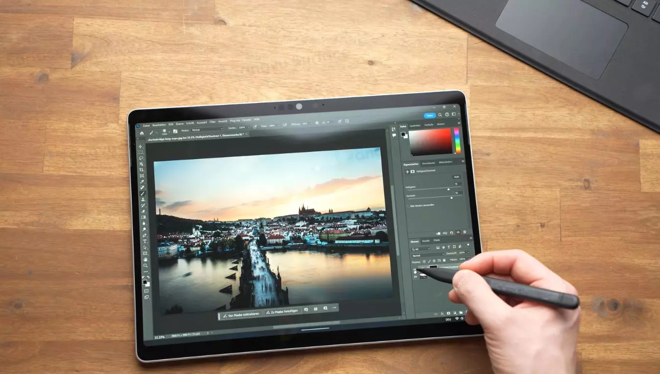 Surface Pro 10 cho trải nghiệm tuyệt vời khi làm việc với tác vụ nặng