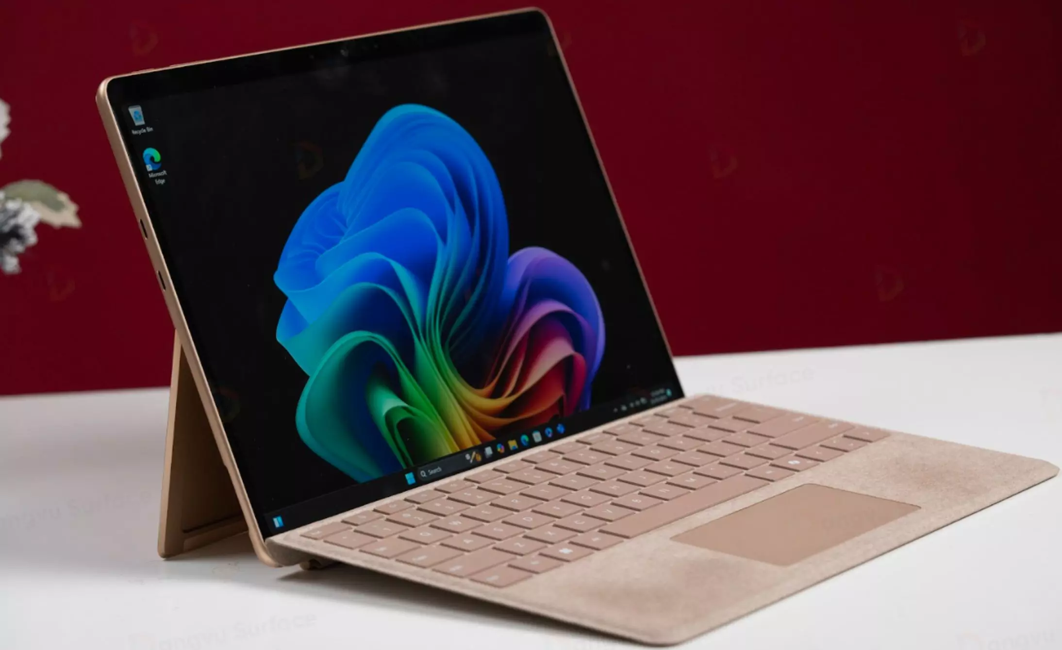 Surface Pro 11 bản màu vàng cát sang trọng và tinh tế