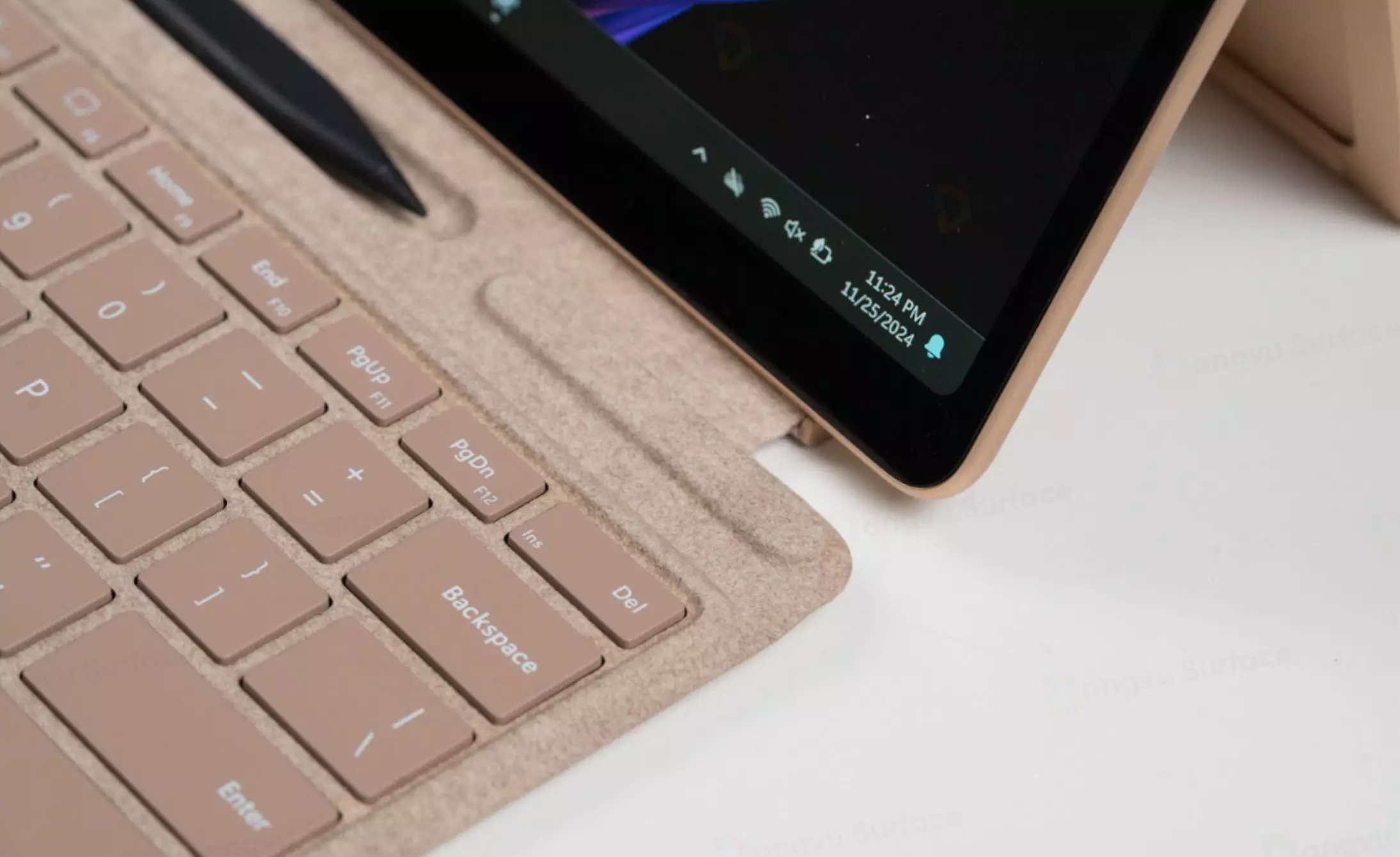 Dung lượng pin Surface Pro 11 có thể làm việc cả ngày dài