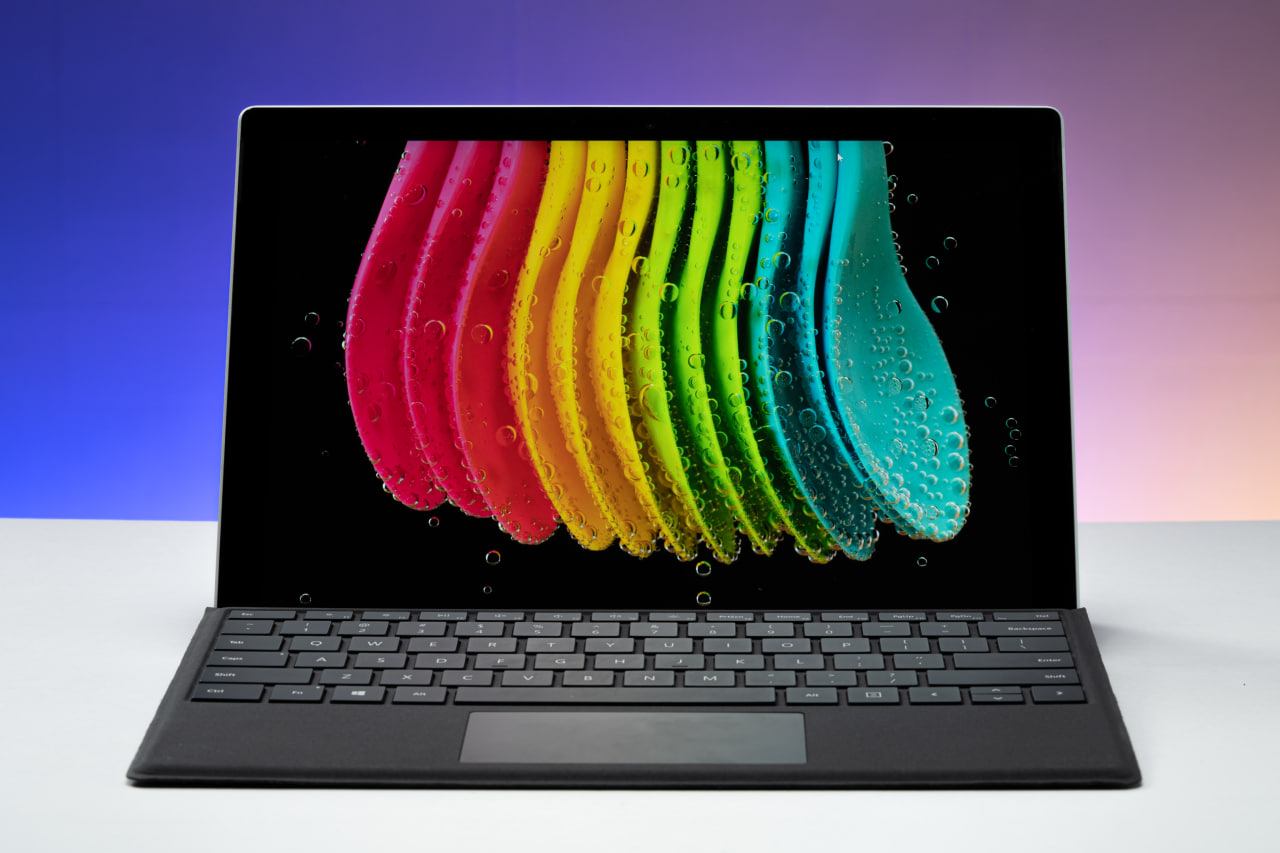 Surface Pro gen 7 Plus thì không còn gì phải bàn cải, khi nó chính là bản mở rộng về hiệu năng của Pro 7