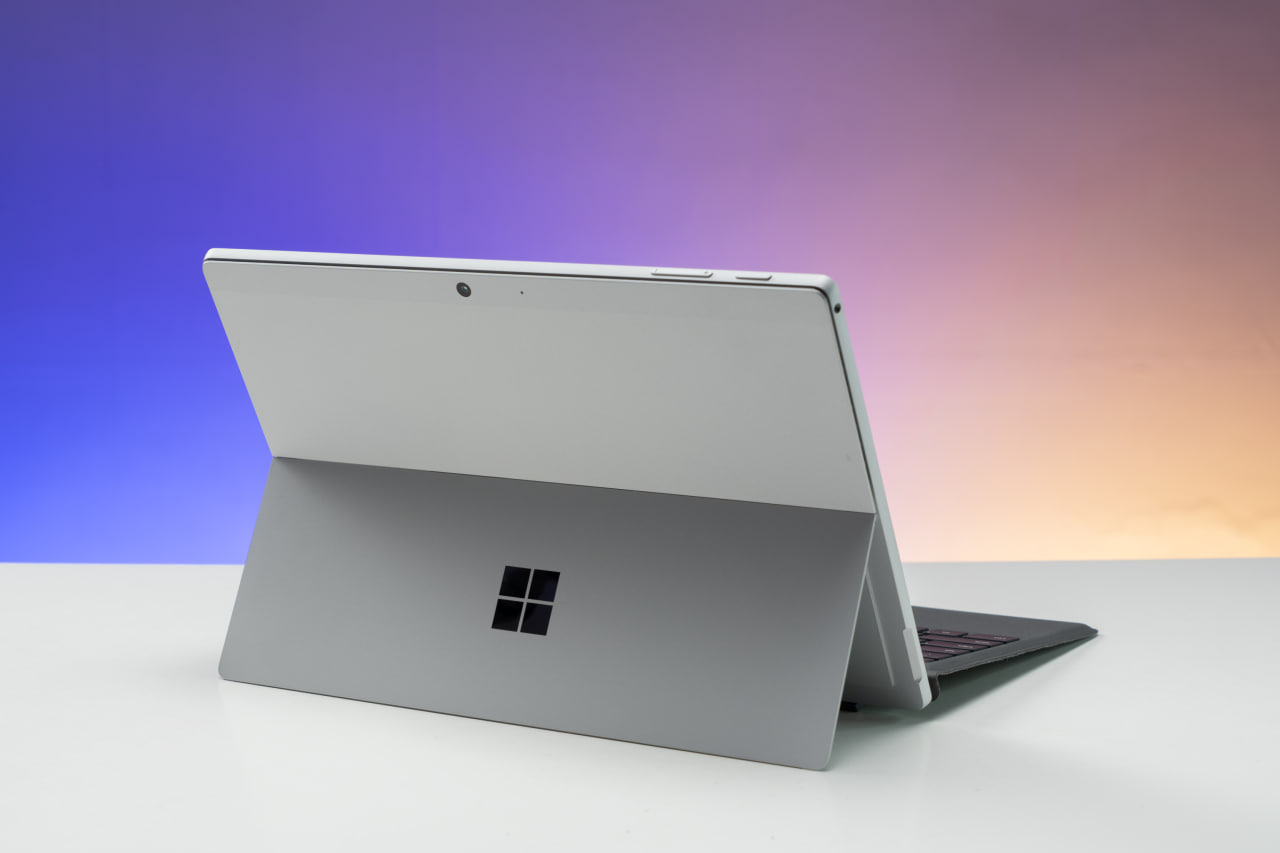 Surface 7 Plus không có quá nhiều khác biệt so với phiên bản Pro 7