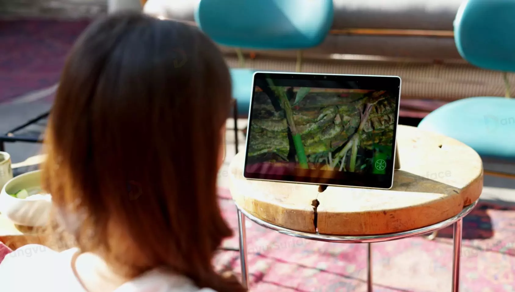 Loa trên surface pro 10 được tích hợp âm thanh Stereo