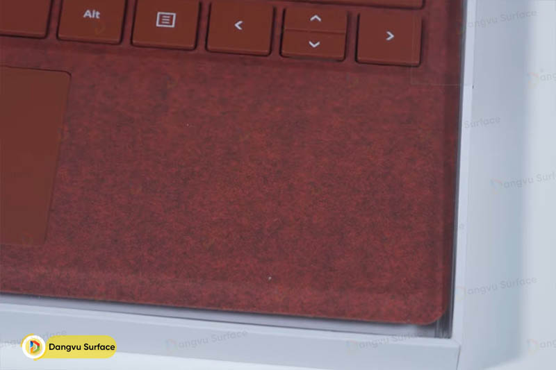 Alcantara là chất liệu mà chỉ có thương hiệu Microsoft dùng lên bàn phím của mình