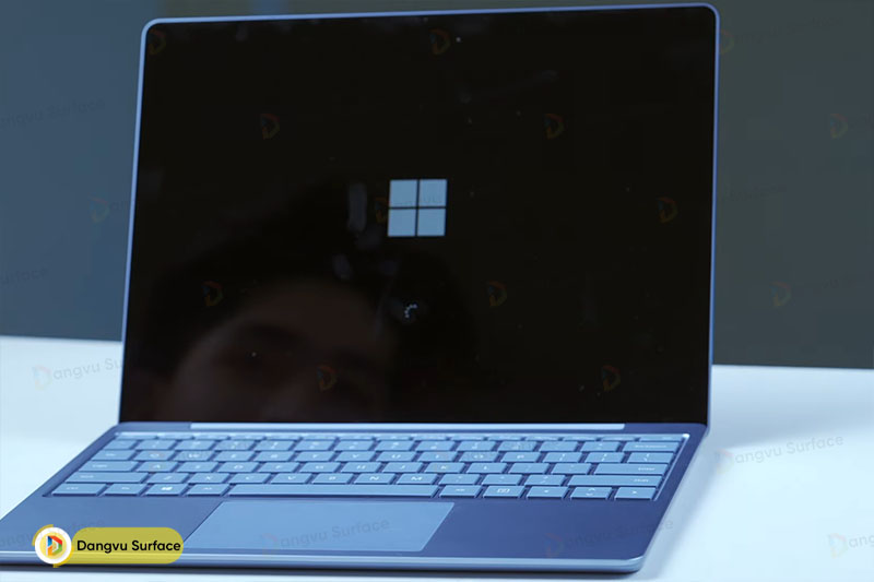 Phải chăng kích thước của Surface Laptop Go quá nhỏ nên không chứa được Core i7