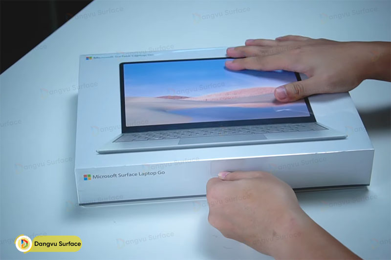 Surface Laptop Go mới ra mắt