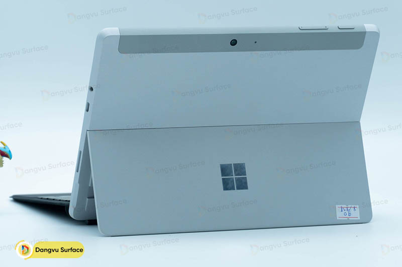 Surface GO là lựa chọn số 1 nhờ giá rẻ và độ mỏng nhẹ cao