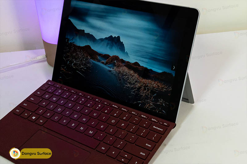 Đây là thiết bị chạy Windows 10 nhỏ gọn nhất chỉ nặng 500g và 10-Inch