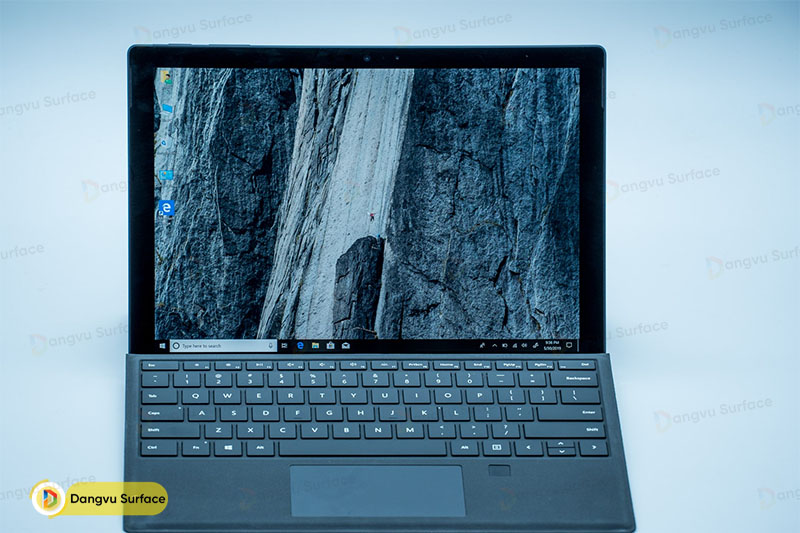 Surface Pro 6 vẫn có thiết kế rất phá cách