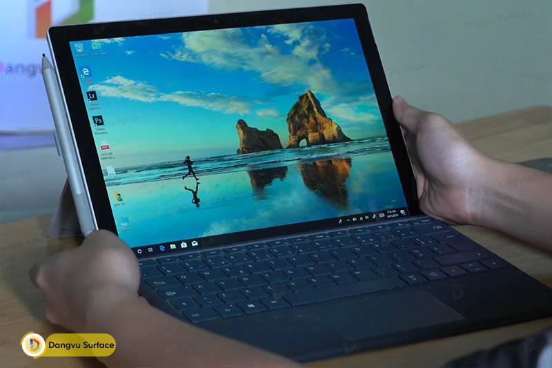 Surface Slim Pen là một phụ kiện hữu ích cho Surface Pro 6