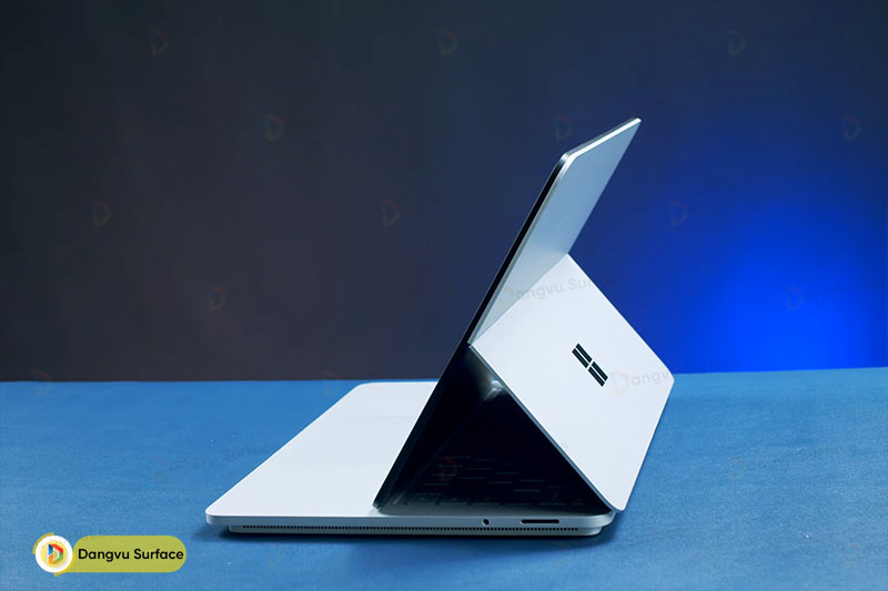 Cổng kết nối trên Surface Laptop Studio