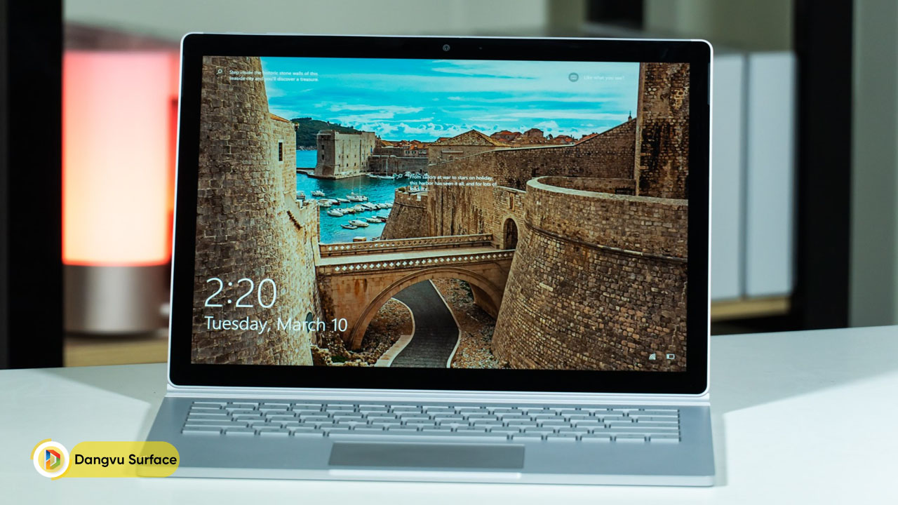 Mua Surface Của Microsoft để Sử Dụng Một Canh Bạc Lớn