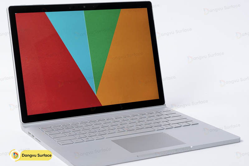 Nhờ trang bị 2 Pin nên thời lượng sử dụng của Surface Book hơn các dòng Surface khác