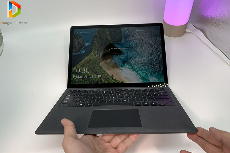 Chiếc màn hình 2K sắc nét của Surface Laptop