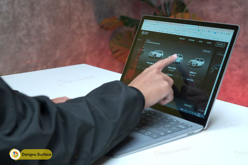 Laptop 3 sở hữu 2 phiên bản màn hình 13 và 15inch cùng với đó là giải cấu hình từ cơ bản tới nâng cao.