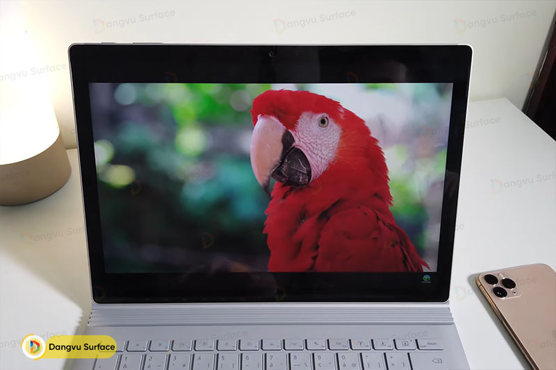 Màn hình là điểm nổi bật của Surface Book 2