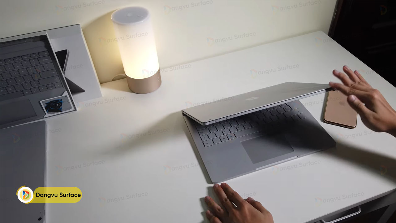 Surface Book 2 Với HP EliteBook X360 1040 G5
