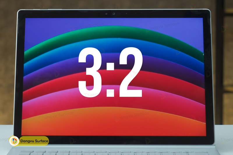 Độ phân giải màn hình dòng Surface Book là 3000 x 2000, tỷ lệ 3:2