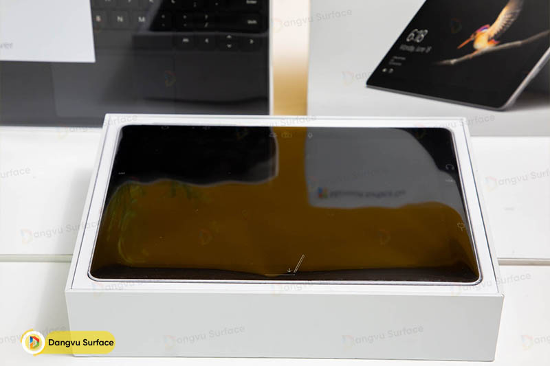 Surface Go đầy nhỏ gọn 
