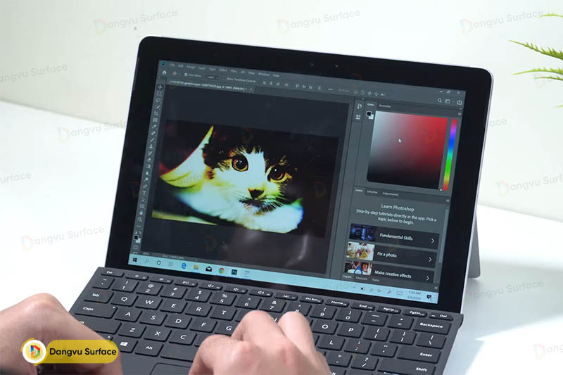 Nhiệm vụ của Surface Go chính là giúp các em nhỏ được tiếp cận sớm với công nghệ mà không phụ thuộc vào nó
