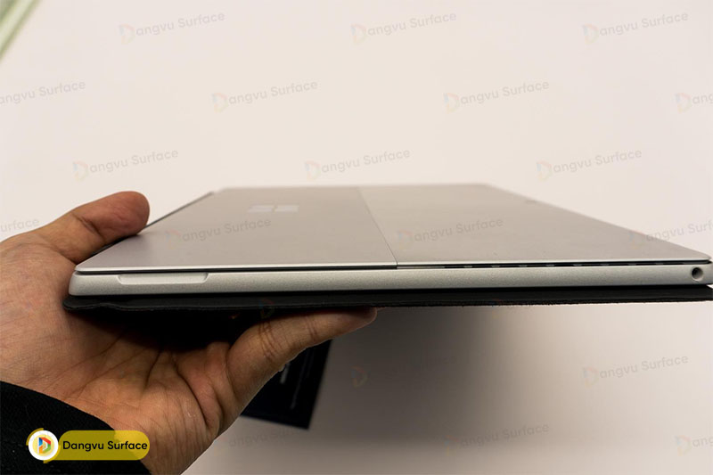 Dòng Pro nổi tiếng về độ mỏng nhẹ và tiện dụng trong nhà Surface