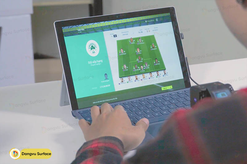 Chơi Game trên màn hình hiển thị 3:2 có vẻ hơi lạ