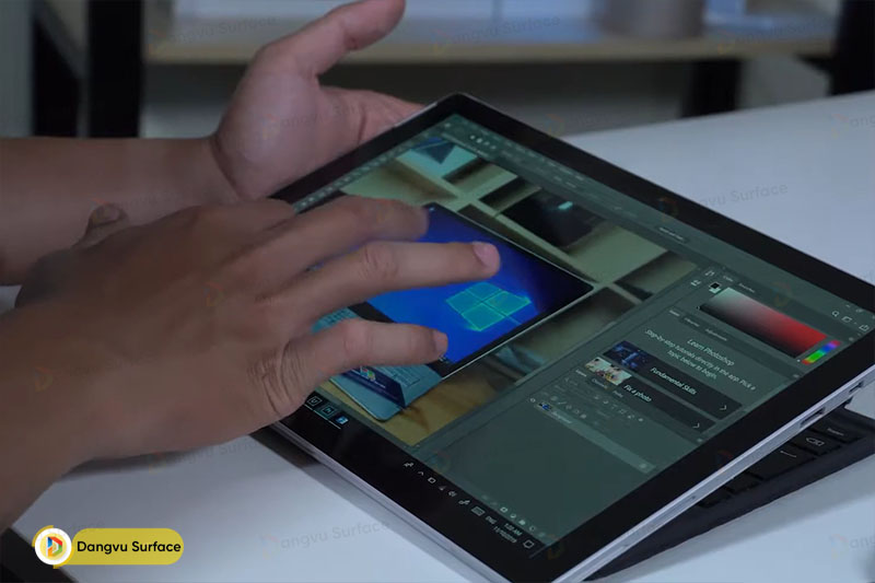 Xét về khả năng xử lý đồ họa thì có lẽ Surface Pro 6 sẽ hơn nhờ sở hữu cảm ứng