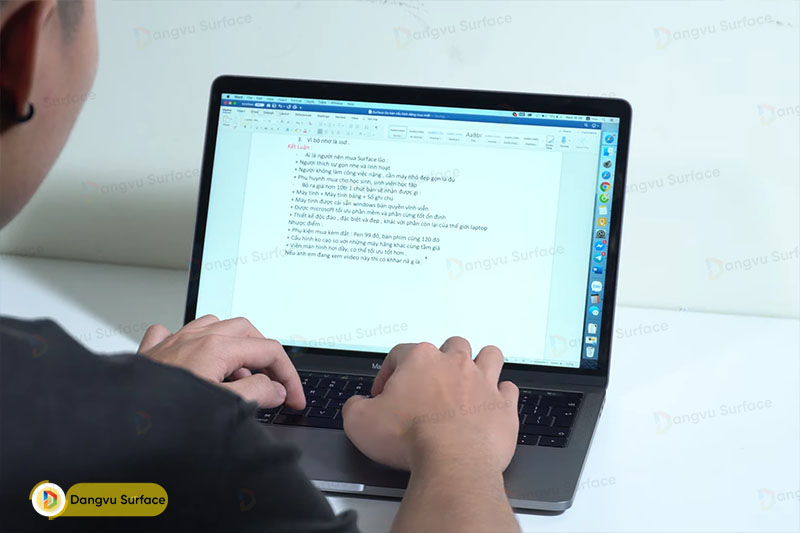 TouchBar là thiết kế khá hay nhưng liệu dùng thì không biết có ổn không