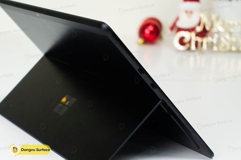 Cổng kết nối trên Surface Pro X