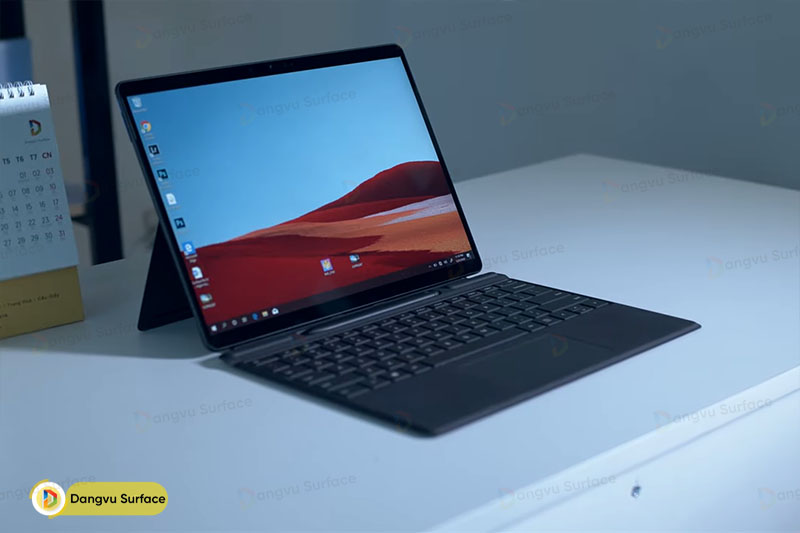 Với độ mỏng, trọng lượng hiện có thì Surface Pro X là chiếc Laptop mỏng nhẹ nhất hiện nay