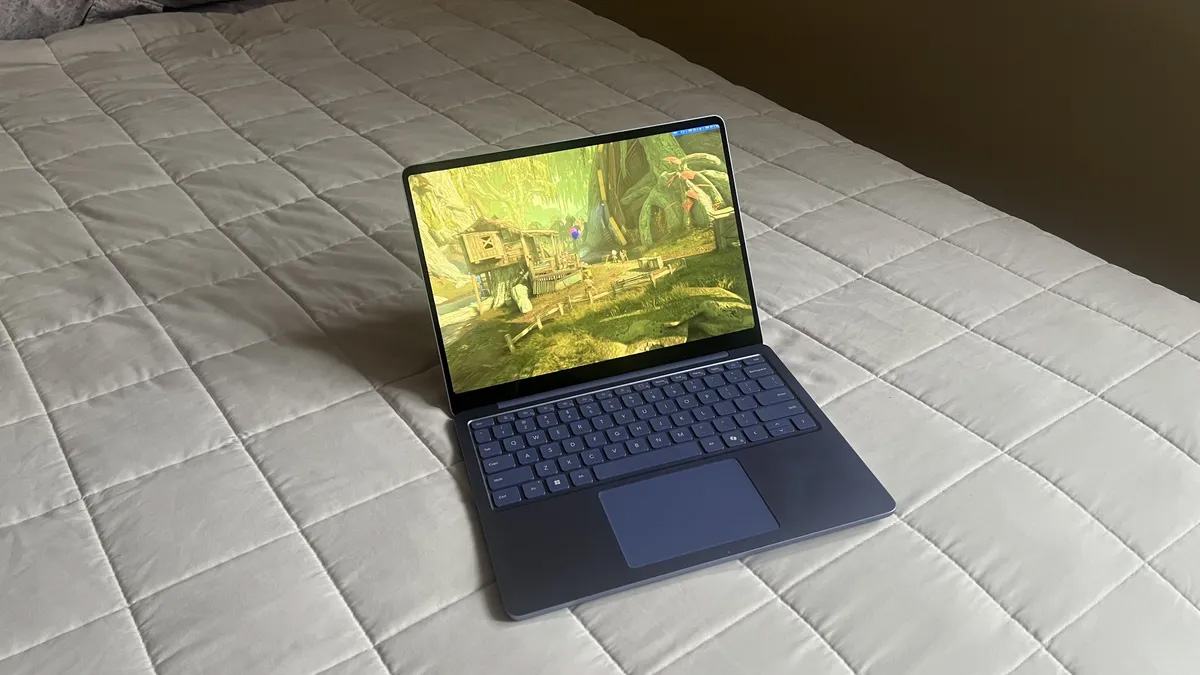  Surface Laptop 13” 2025 đều có tỷ lệ khung hình là 3:2