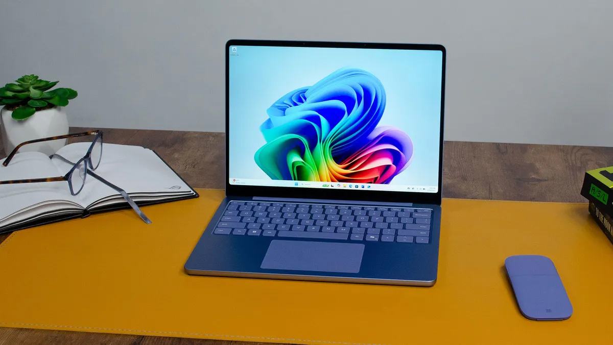 Surface Laptop 13 inch 2025 sở hữu màn hình cảm ứng 13”