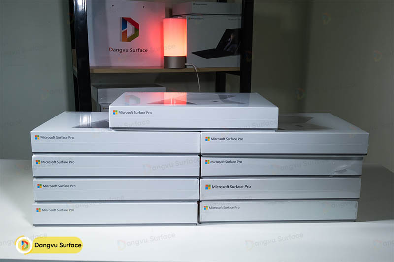 Một chiếc Surface được gắn kết cố định các linh kiện, không thể tháo ráp thủ công được