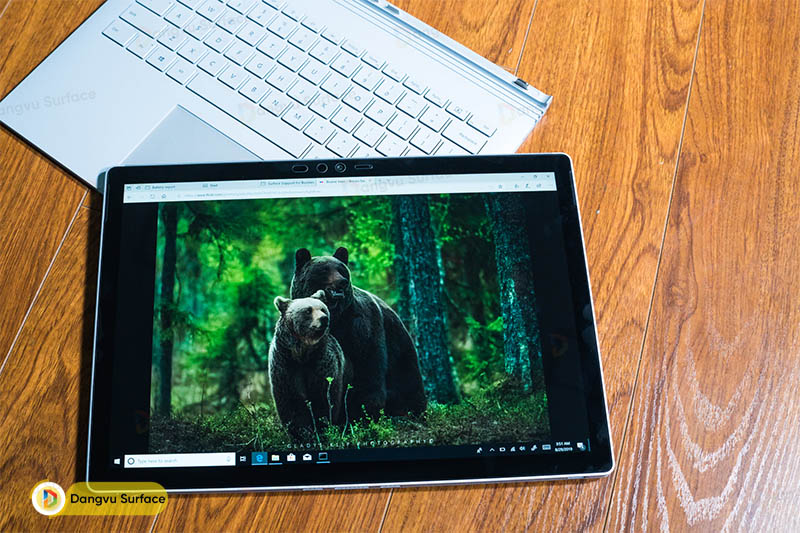 Chiếc Surface Book 2 của Microsoft