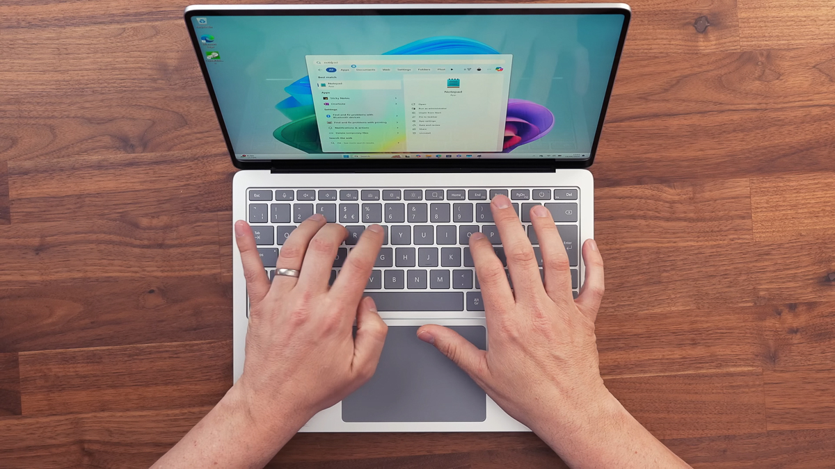 Surface Laptop 7 là được tích hợp công nghệ Haptic Touchpad