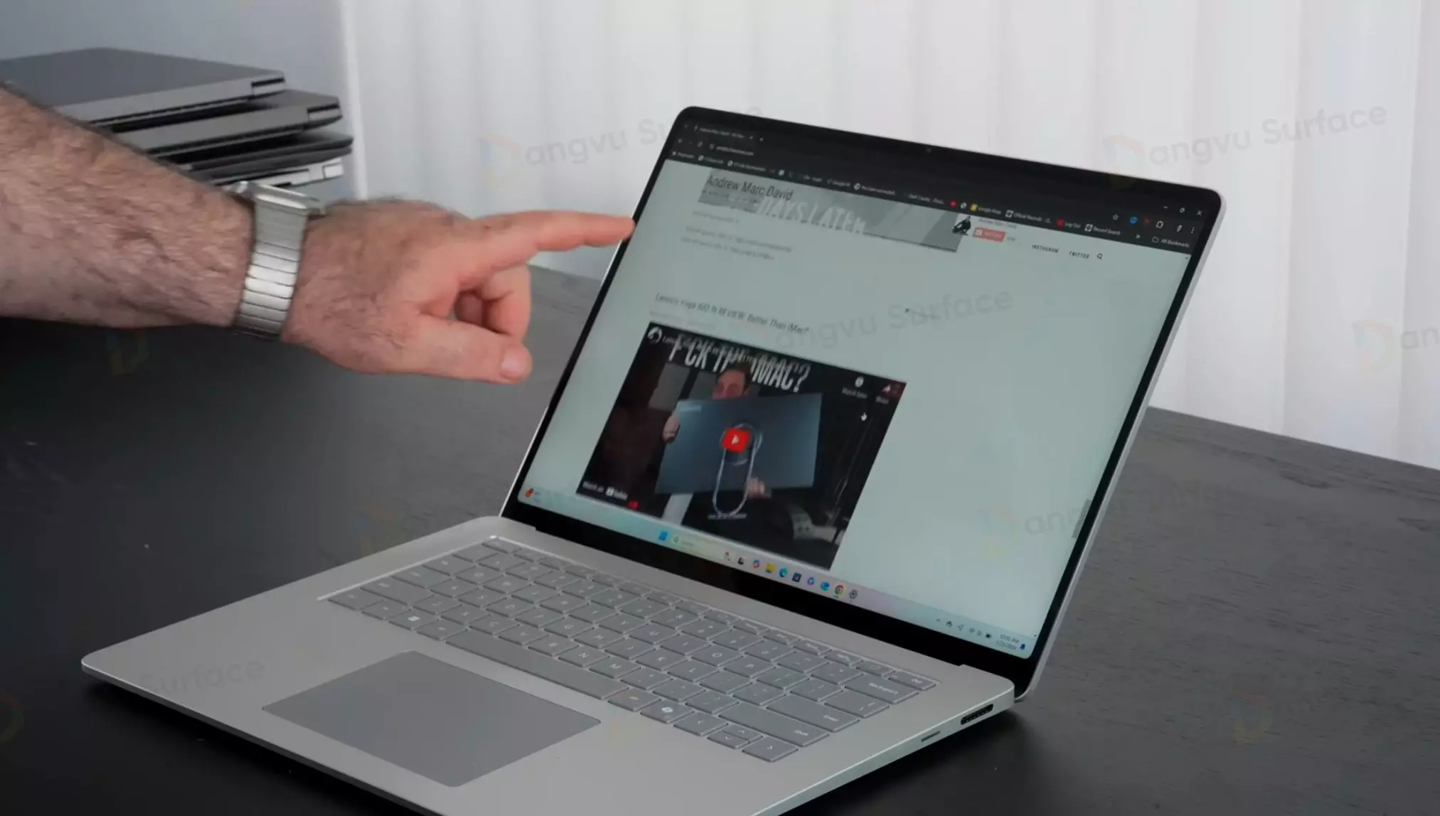 Laptop màn hình cảm ứng phù hợp với dân sáng tạo, người cần tính di động