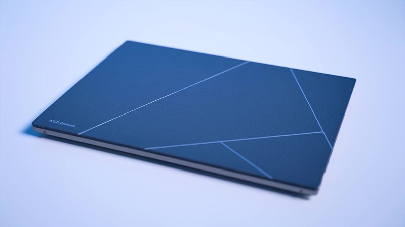 Zenbook S 13 OLED có trọng lượng chỉ 1kg, nhẹ hơn cả Macbook Air