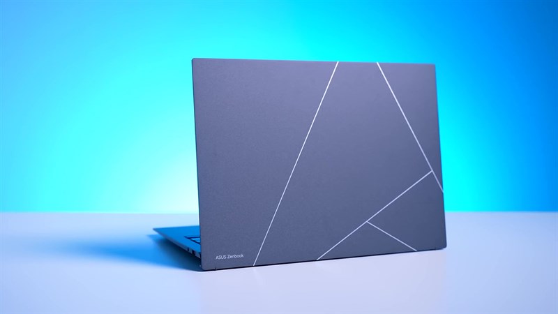 Zenbook S 13 OLED được thiết kế độc đáo và bền bỉ