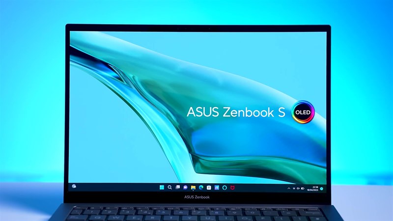 Zenbook S 13 OLED được trang bị màn hình OLED sắc nét và sáng