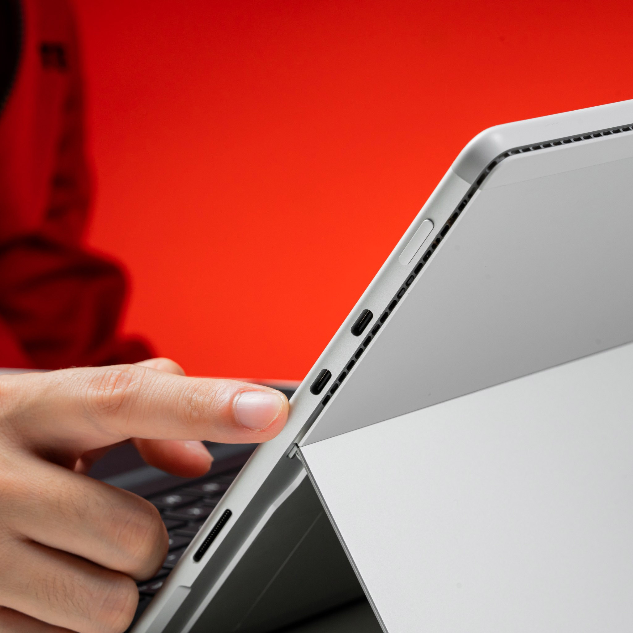 2 cổng type c chuẩn thunderbolt 4