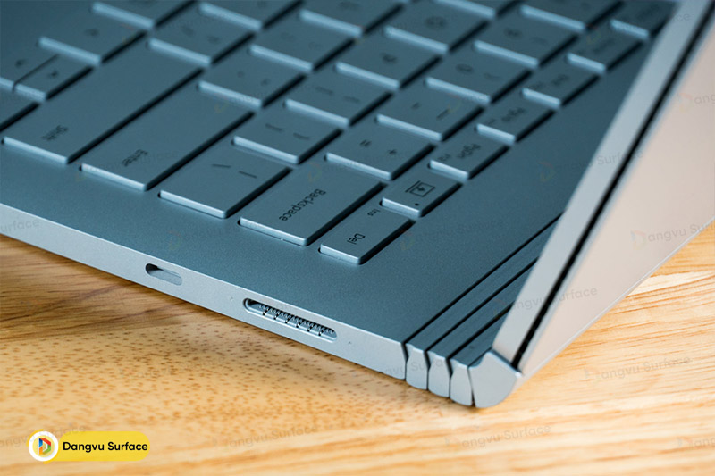 Không thể tìm được chiếc bản lề nào độc đáo hơn dòng Surface Book