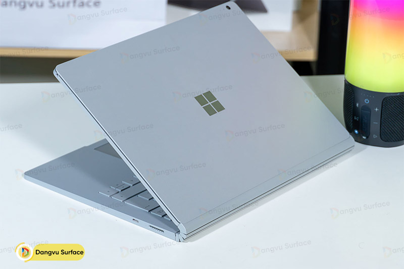 Chiếc bản lề hình quốc sách siêu độc đáo của Surface Book
