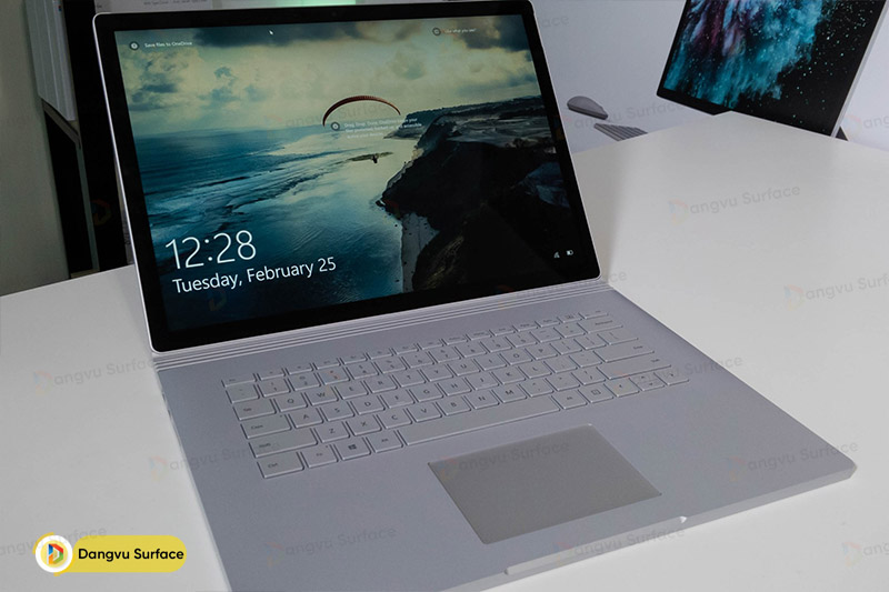 Độ ngả của Surface Book 2 hơn hẳn Surface Book 1