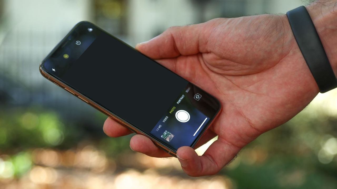 Các nguyên nhân khiến camera iPhone bị đen