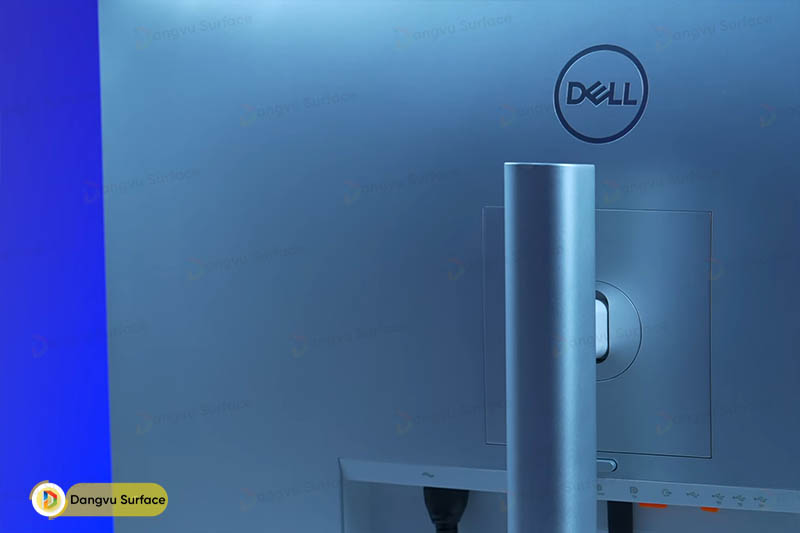 Các nhà sản xuất cung cấp điện năng tăng lên ở Dell 4K U2723QE giúp giảm sự lộn xộn của cáp trên máy tính để bàn