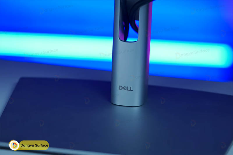 Phần chân đế màu xám bạc